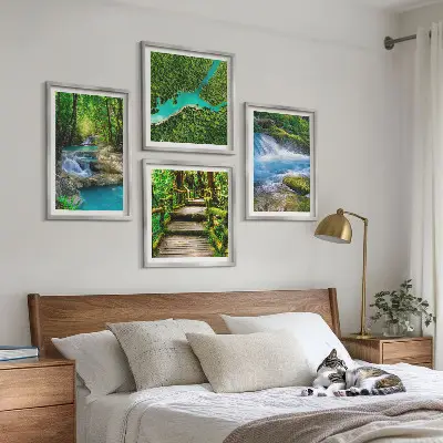 Composizione di 4 quadri con foreste verdi e acque cristalline