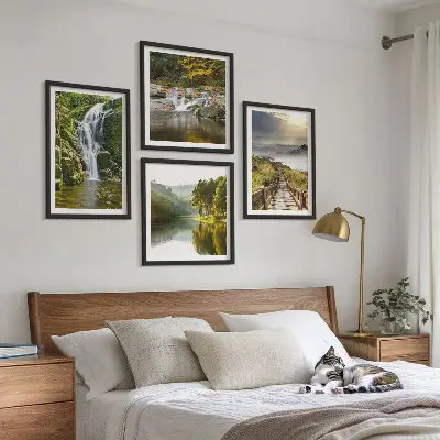 Galleria a parete con cascate, montagne e nuvole in autunno