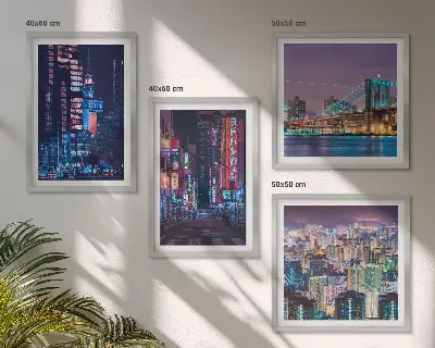 Galleria a parete con stampa di città notturne illuminate al neon