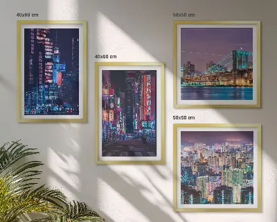 Galleria a parete con stampa di città notturne illuminate al neon