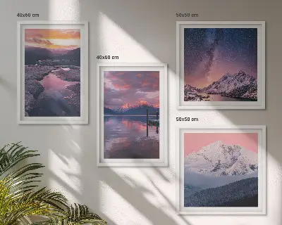 Composizione di 4 quadri con paesaggi naturali di montagne e acqua