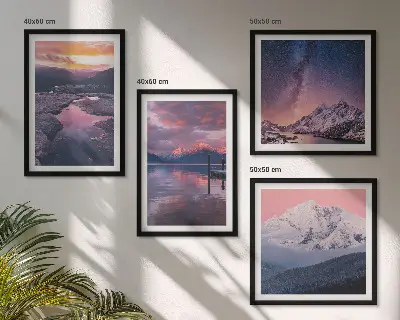 Composizione di 4 quadri con paesaggi naturali di montagne e acqua