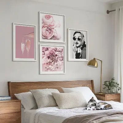 Composizione di 4 quadri con fiori di peonie e rose eleganti