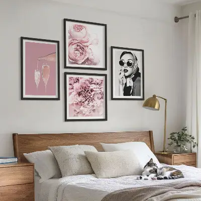 Composizione di 4 quadri con fiori di peonie e rose eleganti