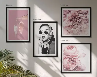 Composizione di 4 quadri con fiori di peonie e rose eleganti