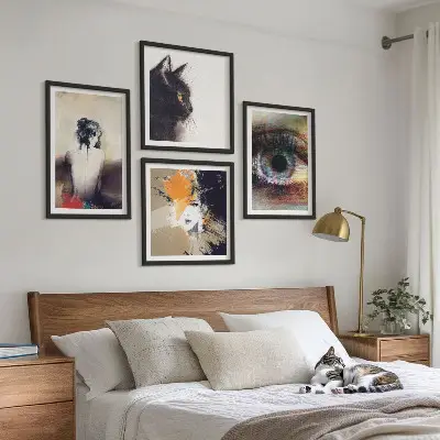 Galleria a parete ritratto di donna con occhio, colori ed emozioni