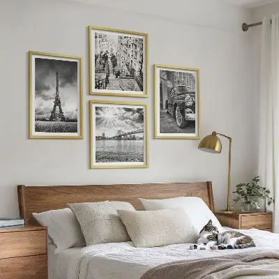Composizione di 4 quadri con panorami urbani, ponti, Torre Eiffel e auto