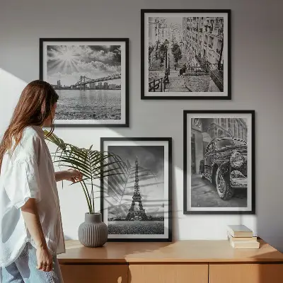 Composizione di 4 quadri con panorami urbani, ponti, Torre Eiffel e auto