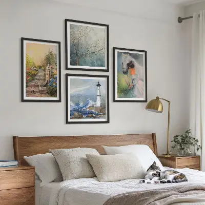 Galleria a parete faro con paesaggio ragazza e cavallo