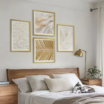 Galleria a parete con motivi a foglia in marmo astratto