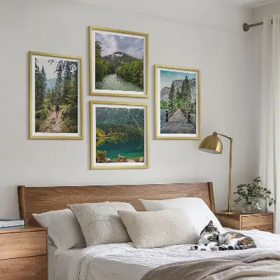 Polittico con cornice montagne, laghetti, foreste e sentieri