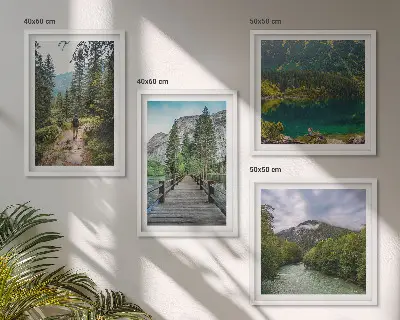 Polittico con cornice montagne, laghetti, foreste e sentieri