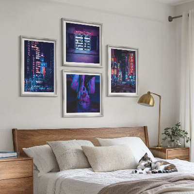 Polittico con cornice Città notturna illuminata da luci al neon.