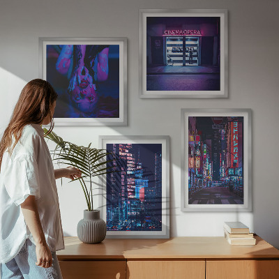 Polittico con cornice Città notturna illuminata da luci al neon.