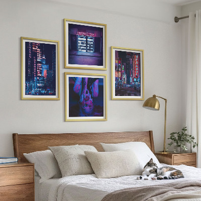 Polittico con cornice Città notturna illuminata da luci al neon.