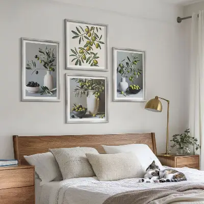 Composizione di 4 quadri con olive in vasi dai colori tenui