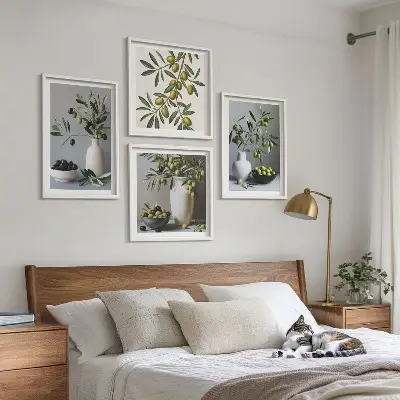 Composizione di 4 quadri con olive in vasi dai colori tenui