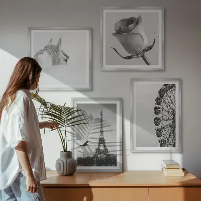 Galleria a parete con stampa in bianco e nero raffigurante la Torre Eiffel, un cavallo e una ruota panoramica
