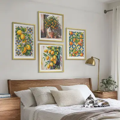 Galleria a parete con frutti di agrumi astratti e colorati