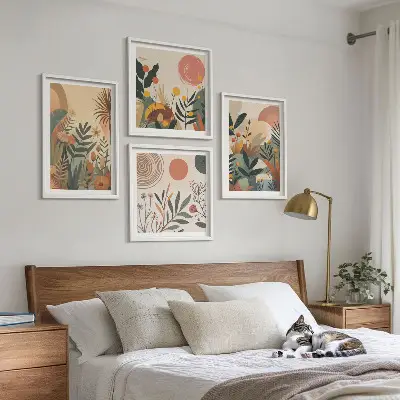 Galleria a parete con motivi vegetali a colori