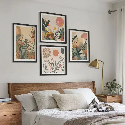 Galleria a parete con motivi vegetali a colori