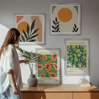 Galleria a parete con motivi boho con papaya