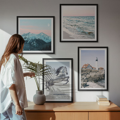 Composizione di 4 quadri Cavalli, movimento, spiaggia, faro, montagne