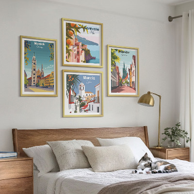 Polittico con cornice Illustrazioni a colori di città europee.