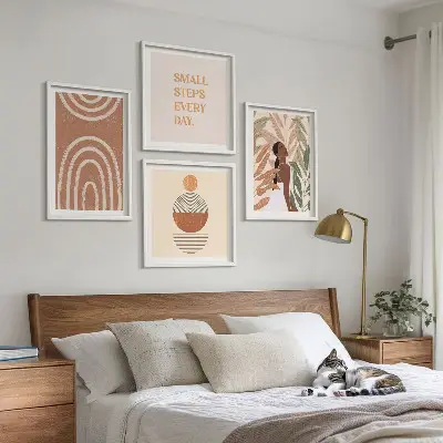 Galleria a parete con eleganti motivi e geometrie vegetali