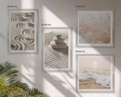 Galleria a parete con sabbia, acqua, pietre e onde sulla spiaggia