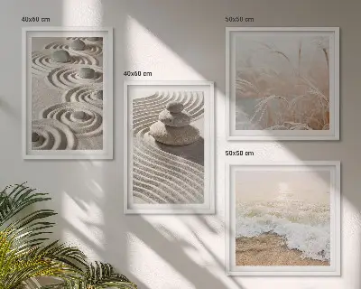 Galleria a parete con sabbia, acqua, pietre e onde sulla spiaggia