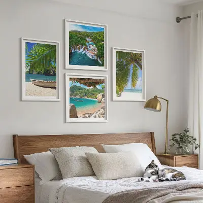 Polittico con cornice con raffigurazione di spiaggia, barca, cascate e palme