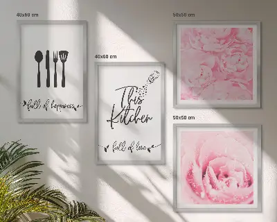 Composizione di 4 quadri con motivo di fiori di rosa in cucina delicata