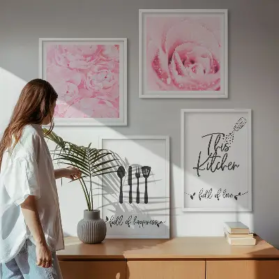 Composizione di 4 quadri con motivo di fiori di rosa in cucina delicata