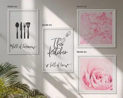 Composizione di 4 quadri con motivo di fiori di rosa in cucina delicata