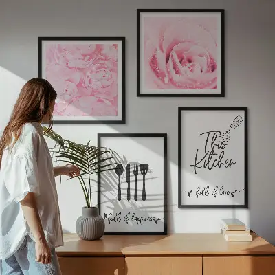Composizione di 4 quadri con motivo di fiori di rosa in cucina delicata