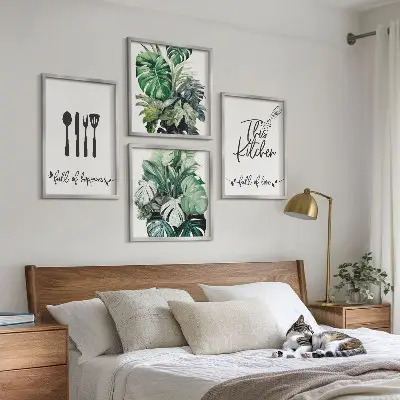 Galleria a parete con motivi di utensili da cucina e foglie