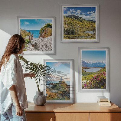 Composizione di 4 quadri Spiaggia, faro, montagne, prati, fiori