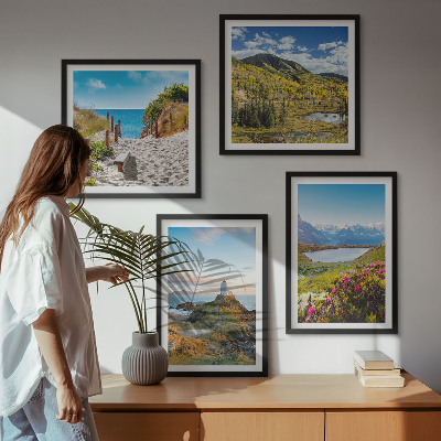 Composizione di 4 quadri Spiaggia, faro, montagne, prati, fiori