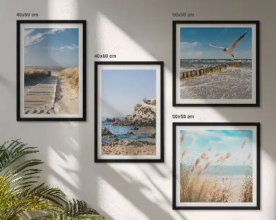 Polittico con cornice con stampa di spiaggia con sentiero in legno e scogliere