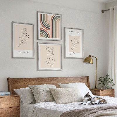 Composizione di 4 quadri Sagome femminili nei poster