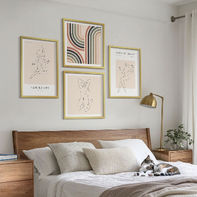 Composizione di 4 quadri Sagome femminili nei poster