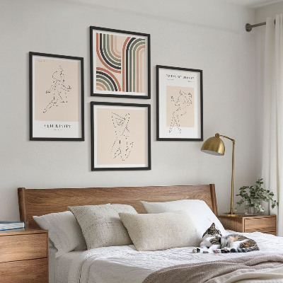 Composizione di 4 quadri Sagome femminili nei poster