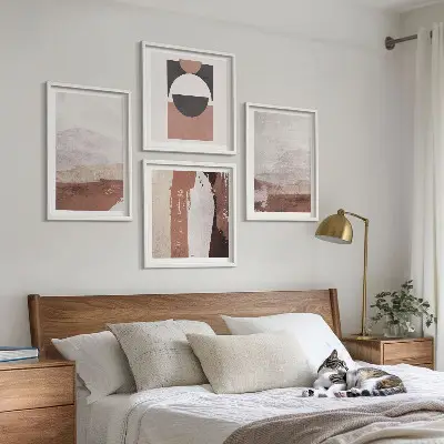 Composizione di 4 quadri con motivi astratti marroni