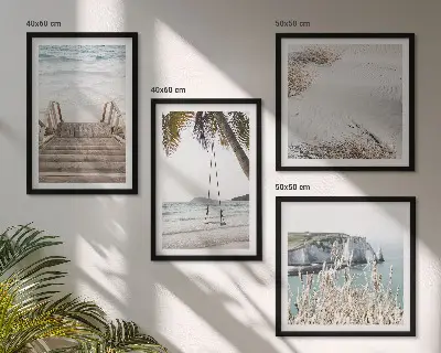 Galleria a parete con stampa di scale sulla spiaggia e altalena sul mare