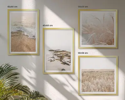 Galleria a parete onde sulla spiaggia con pietre in estate