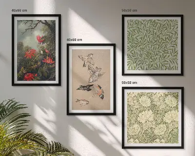 Polittico con cornice raffigurante fiori e uccelli in un ambiente naturale
