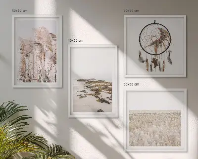 Galleria a parete con stampe di prati, spiaggia e stile boho