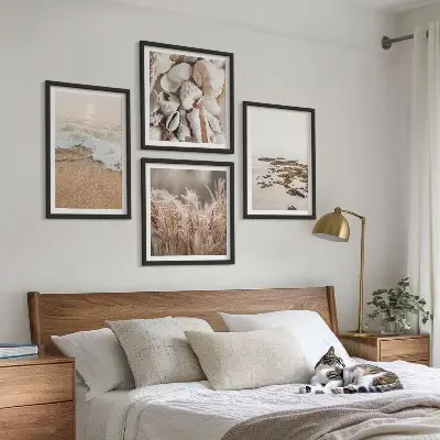 Composizione di 4 quadri decorazione da parete con spiaggia ed erba tra onde e pietre in stile boho