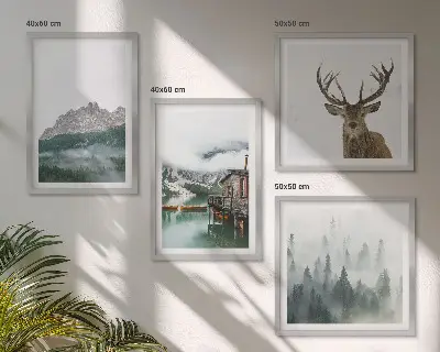 Polittico con cornice quadro con paesaggio di montagna, lago, cervo e cottage nella nebbia
